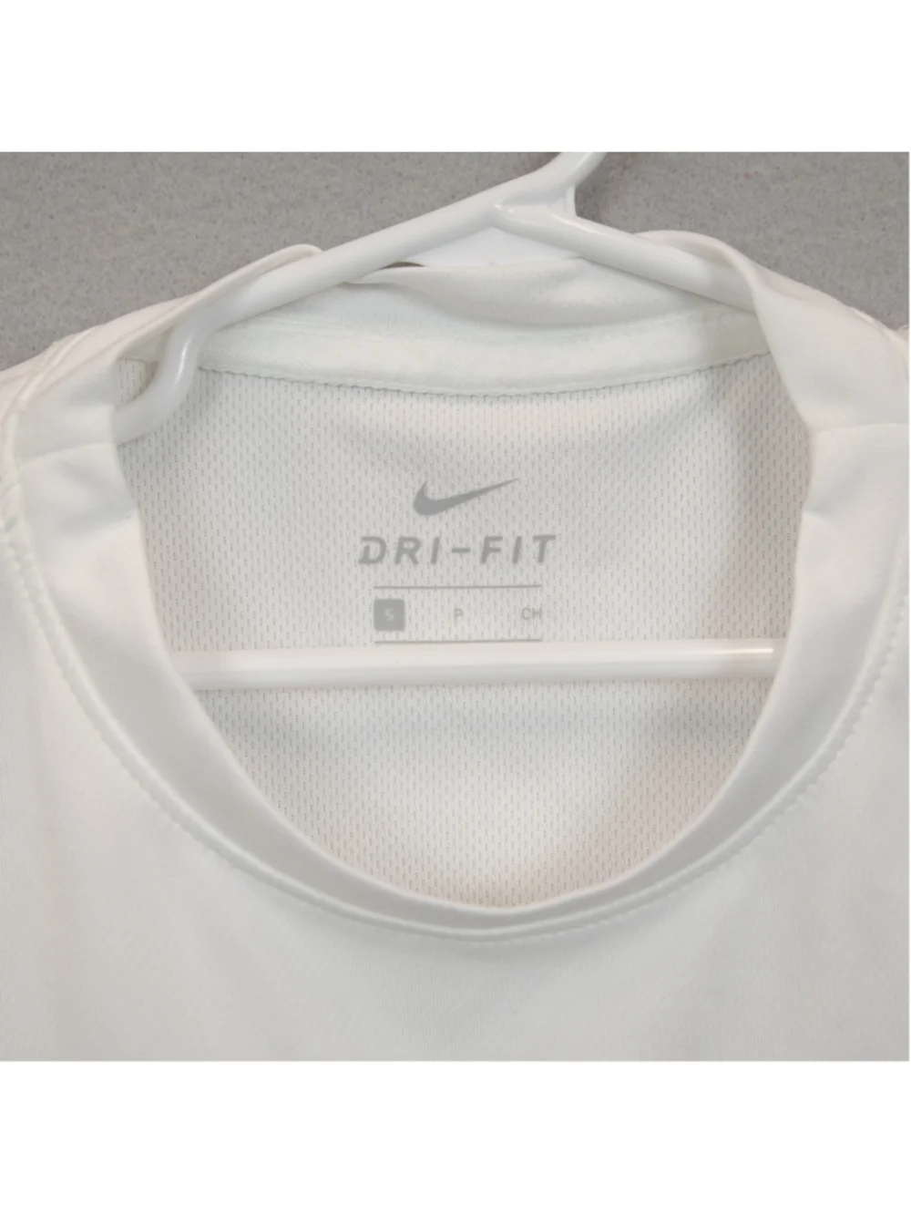 Boys Nike Dri-Fit white short sleeve top NWT-S